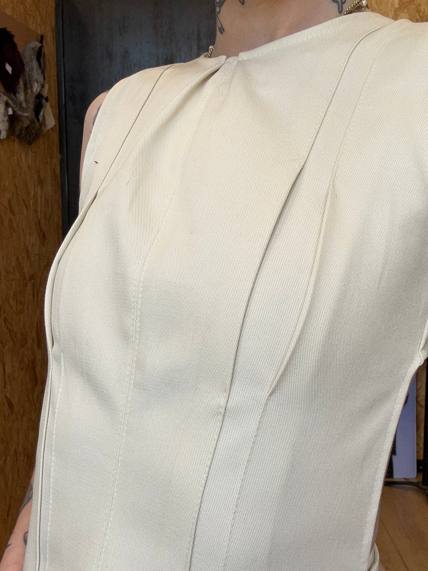 Box pleat vest