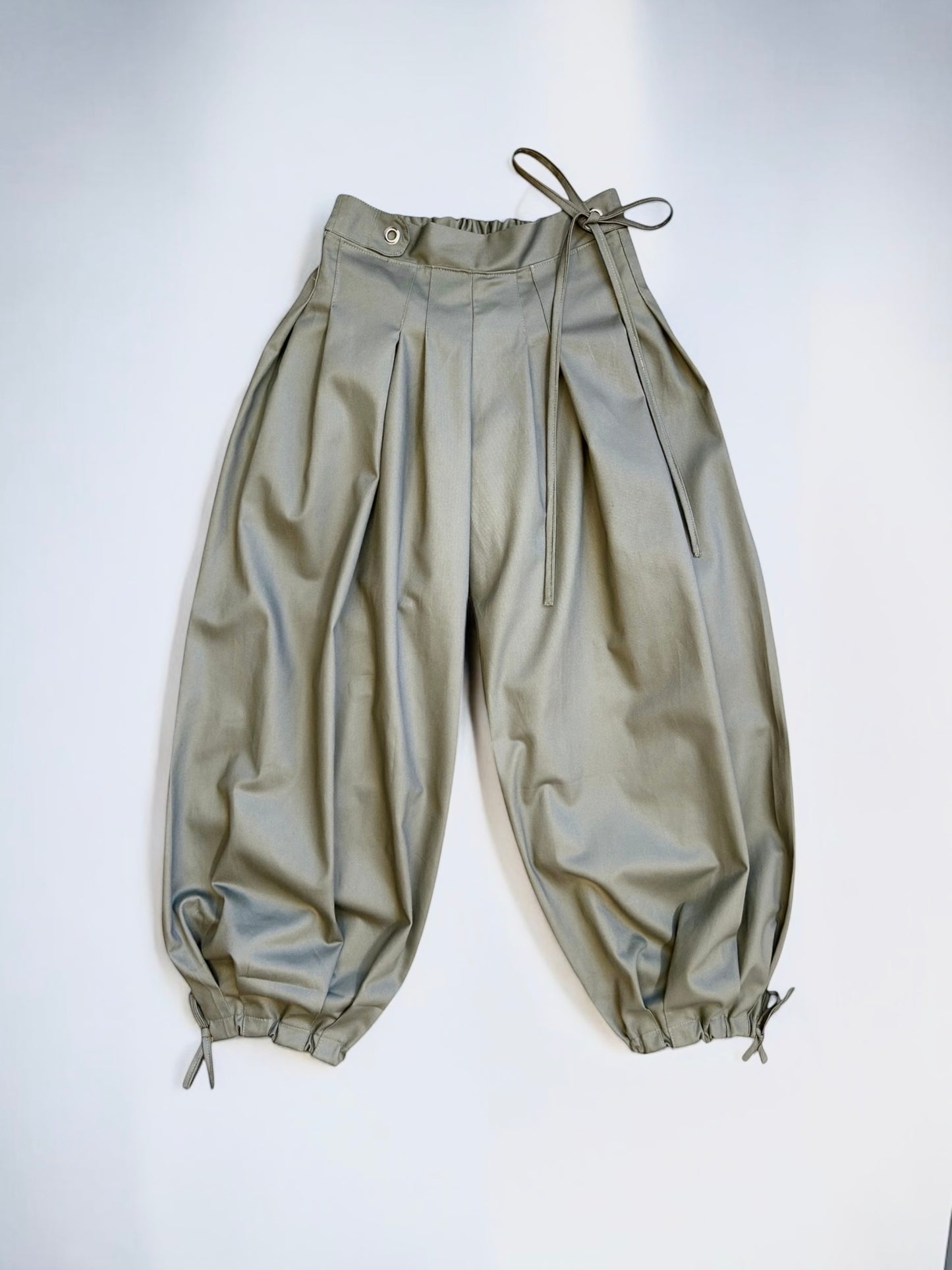 Box pleat baggies- sage, black, cream