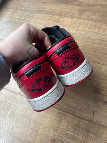 Nike Jordan 1 low’s size 4